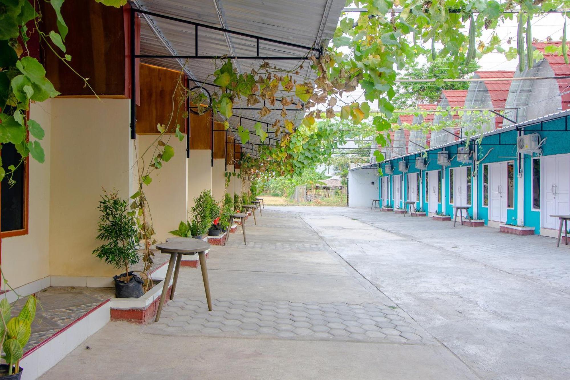 Oyo Life 1643 Grand Monica Hotel Maguwo Exterior photo