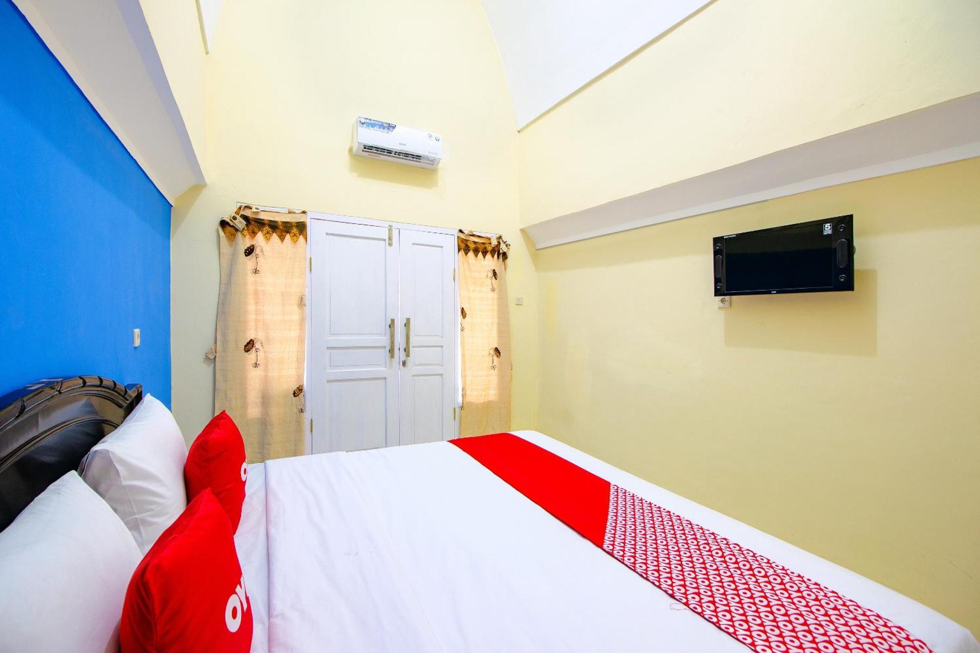Oyo Life 1643 Grand Monica Hotel Maguwo Exterior photo