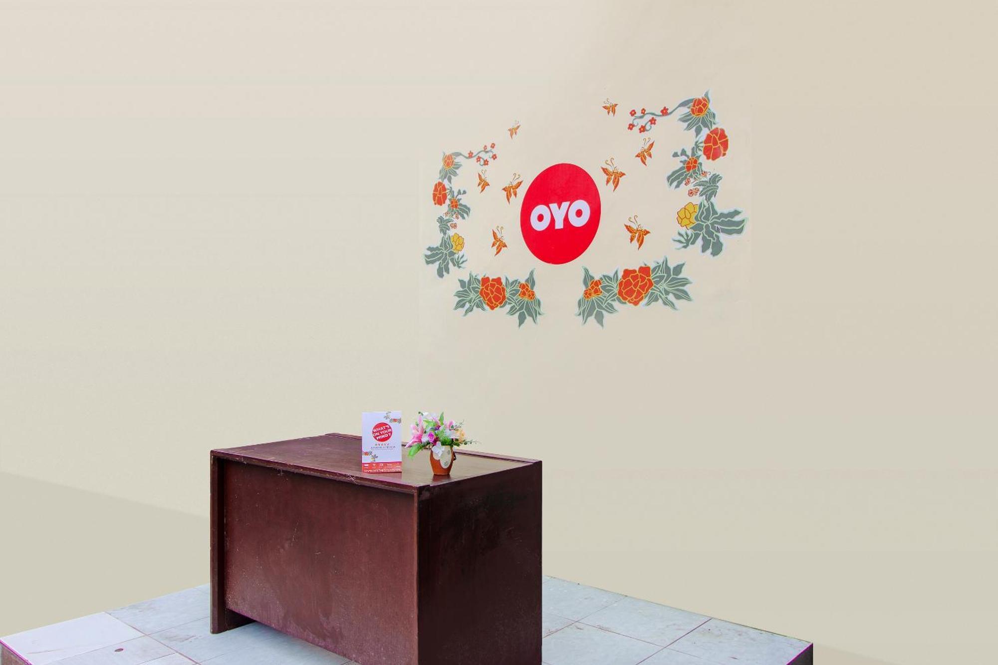 Oyo Life 1643 Grand Monica Hotel Maguwo Exterior photo