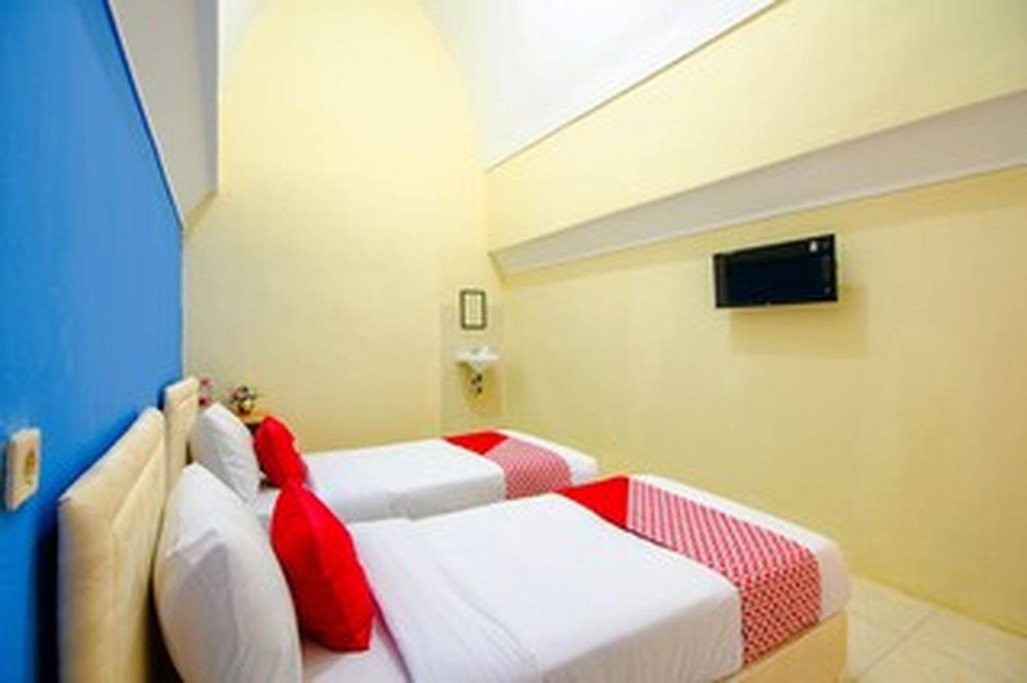 Oyo Life 1643 Grand Monica Hotel Maguwo Exterior photo
