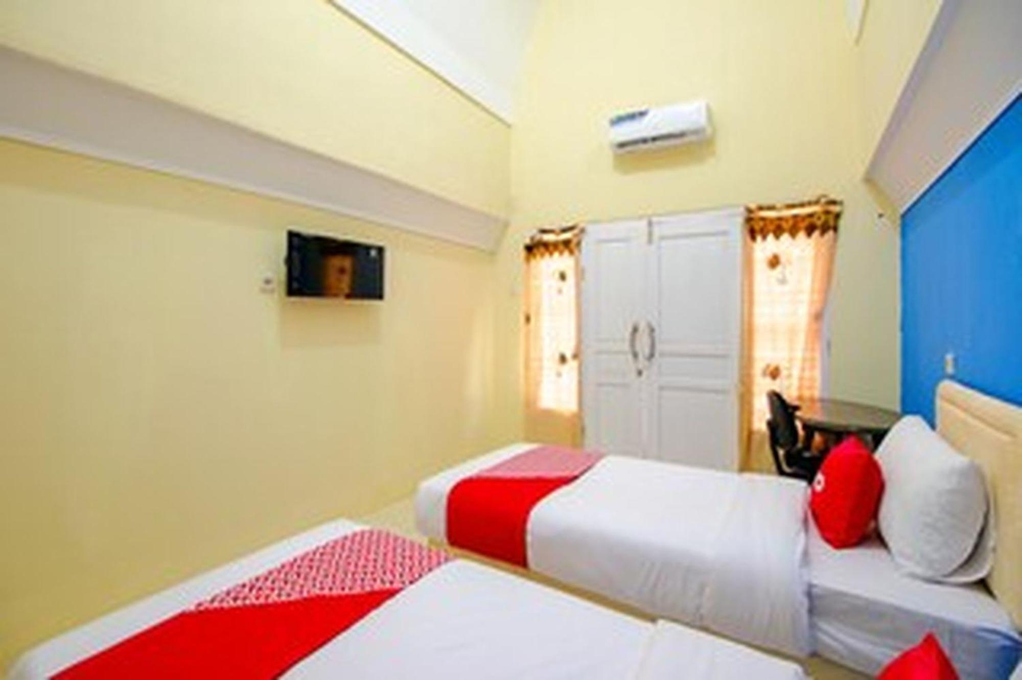 Oyo Life 1643 Grand Monica Hotel Maguwo Exterior photo